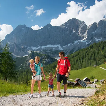 Familien- Und Wanderhotel Matschner 호텔 4*